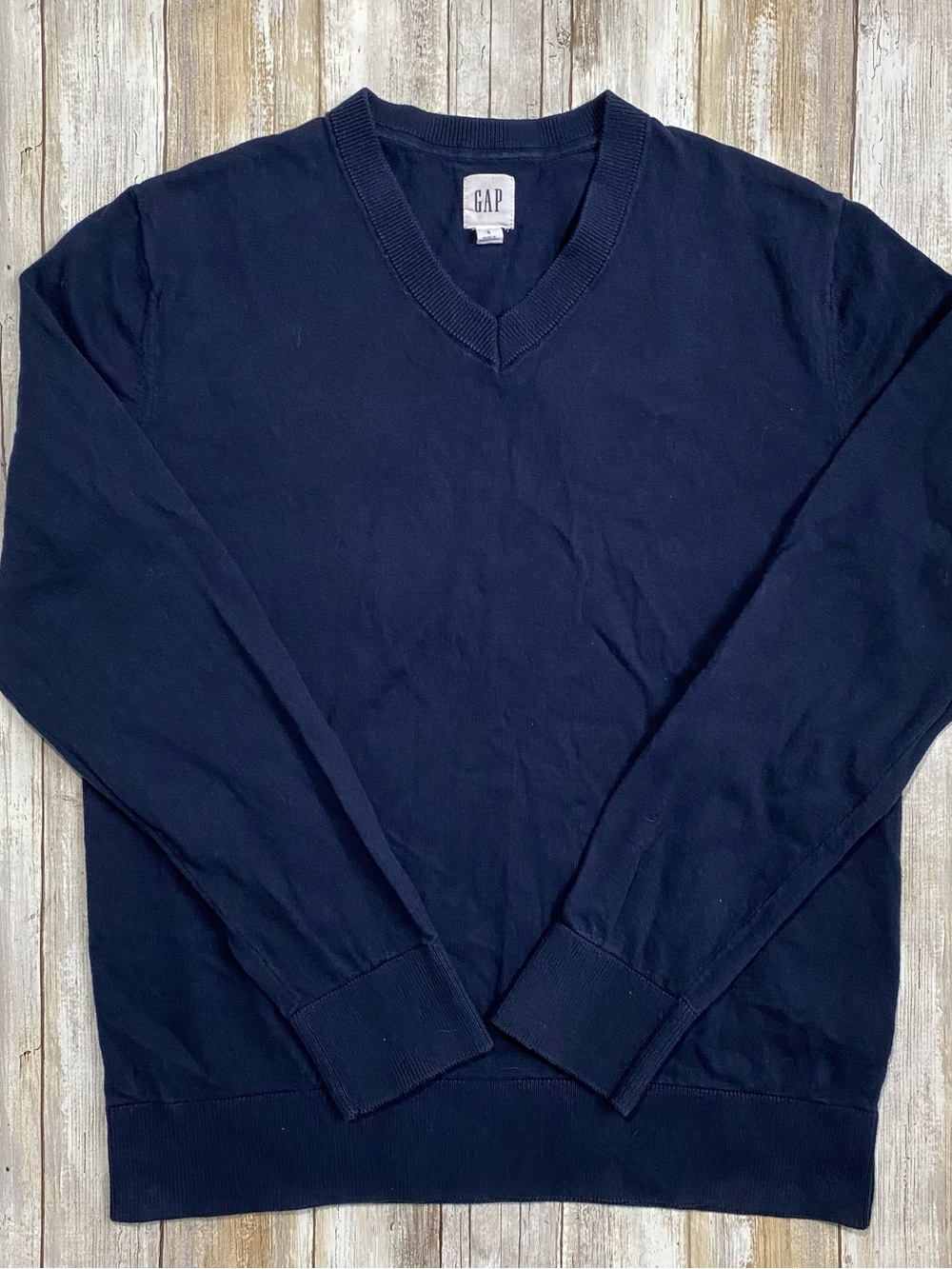 GAP Men's V-Neck Sweater in Deep Navy